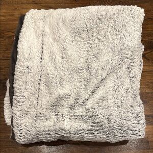 Gray Plush Textured Blanket for Cozy Comfort